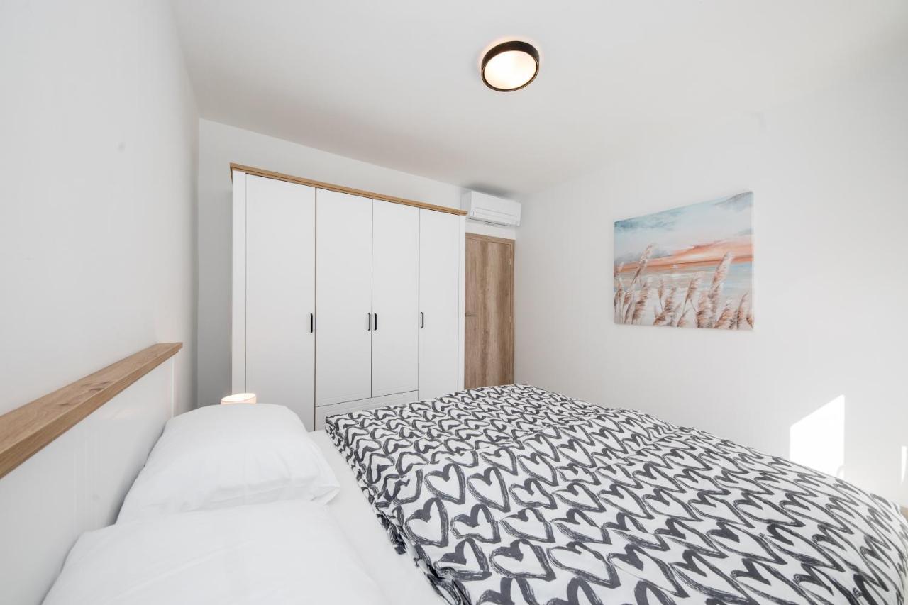 Peaceful Haven Near The Sea-Apartments Torlak Rab Banjol المظهر الخارجي الصورة